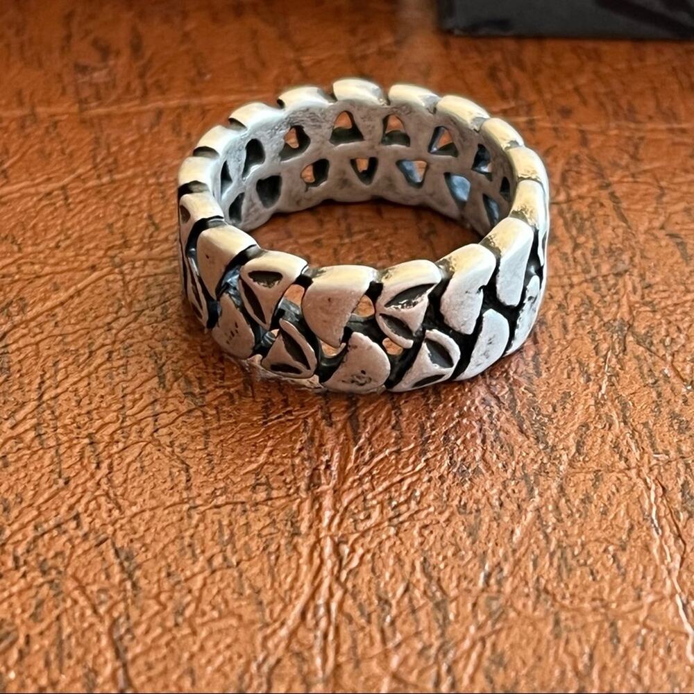 Shiraleah Chicago Thornton Tire Mark Ring Black Gray 8 NIB